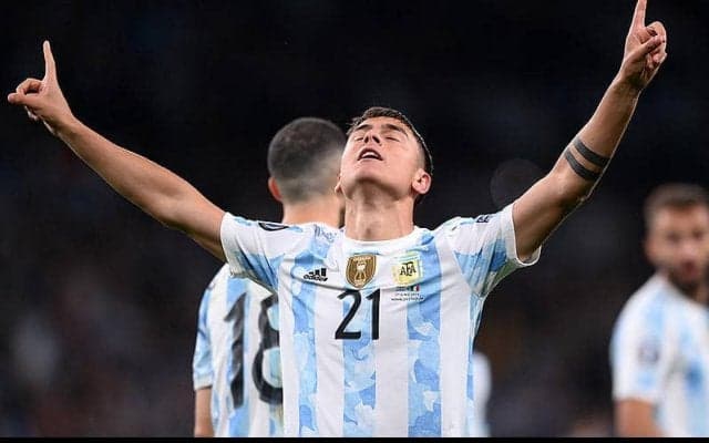 ディバラがロマニスタに初お披露目！　8000人のファンが熱狂