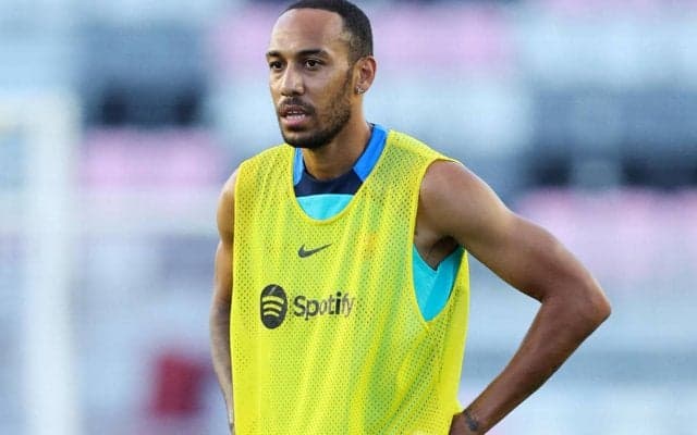 バルサFWオーバメヤンの“ドラゴンボール”スパイクが反響！アメリカツアーで着用中