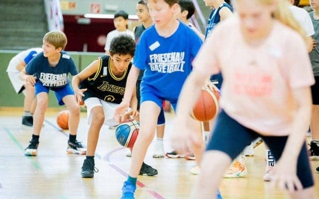 プロ予備軍ではないジュニアリーグを創設　NBA、MLBが地域スポーツ・部活に手を貸す理由