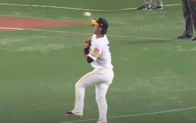 「捕ってから投げるまで速すぎる」　鷹・今宮、衝撃の“爆肩送球”が「実にほれぼれ」