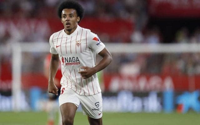 バルセロナが23歳の王者奪還へフランス代表DFを獲得!! 気になる｢推定移籍金｣と｢11万いいね｣がついた｢お披露目画像｣