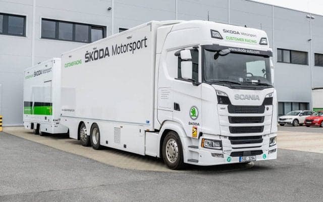 ラリー現場でパーツを直販！　シュコダ・モータースポーツのカスタマーサポート体制