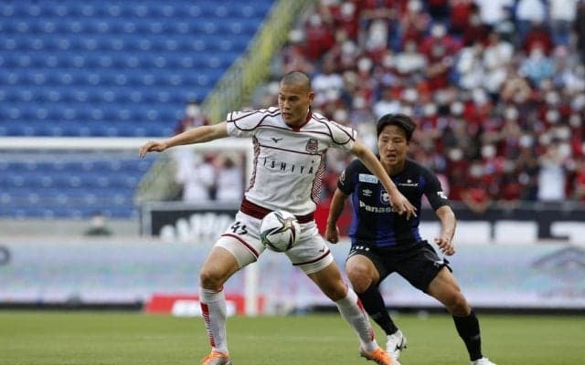 札幌FW中島大嘉が「0角度キックチャレンジ」に成功! チームメイトからは「まさかのお前」の声