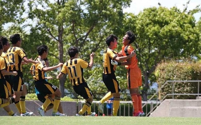 前橋育英、13年ぶりの優勝に王手　名将・山田監督が感謝した「夏の特別ルール」とは