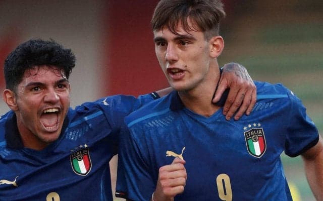 アヤックスがクラブ史上初のイタリア人獲得へ、201cmの超大型FWルッカ