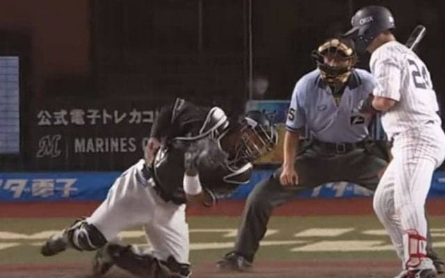 絶望的な悪球に超反応「すご」　助っ人も苦笑い…奇跡の18歳が「ホントすげえな」