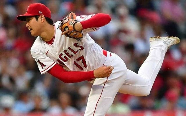 大谷翔平、相手の顔に偶然“足が触れた”瞬間に米注目「無失点で最高のお祝いだ」