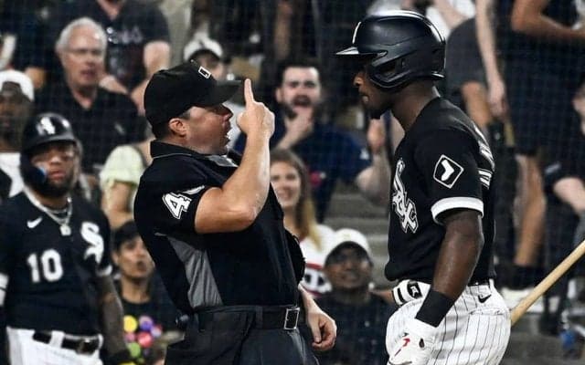 【MLB】ヘルメットで審判攻撃、顔面5cm猛抗議…早すぎた“蛮行”が「あるまじき行為」