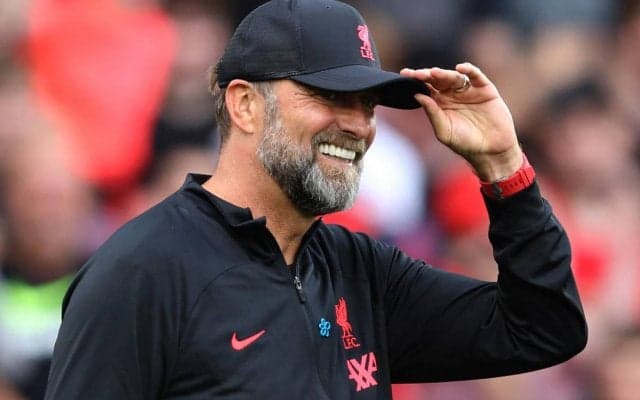 「キスしても良かったよ」求められれば快く…クロップ監督が意外な箇所にサイン「彼はお風呂に入れない」