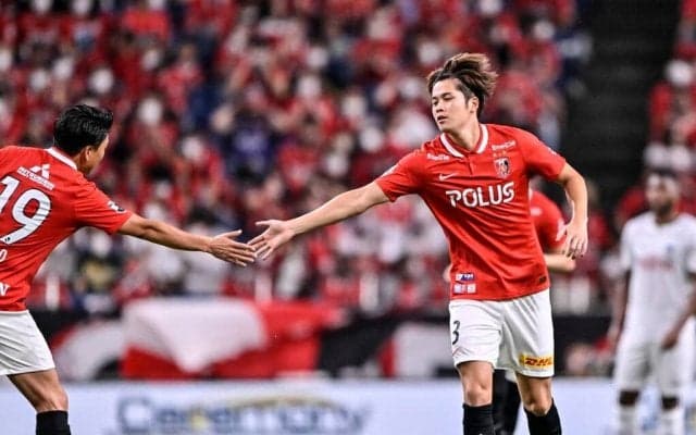 浦和サポの試合前コレオが「世界にすら誇れる」「鳥肌モン」と絶賛！ 埼スタに降臨した「絶景ビジュアル」