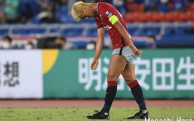 鹿島、完敗も「チームをつなぐハグ」土居聖真、クォン・スンテを「抱きしめた男」【横浜FMvs鹿島】(2)