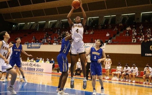 初V狙う京都精華と大阪薫英の近畿対決　女子バスケ決勝、注目は“主将”留学生を巡る攻防