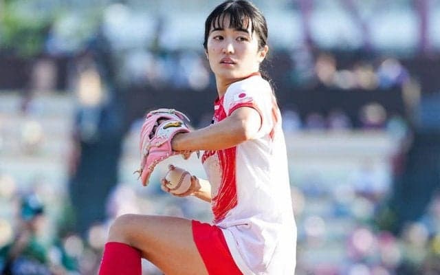 美女アスリートが「あらかわいい」　爽やか笑顔の始球式が「ナイスボールですね」