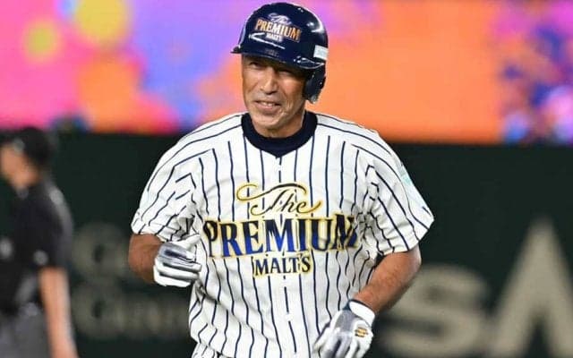 50歳・和田一浩の“豪快柵越え”に場内騒然　お約束の“ピッカリ打法”も披露