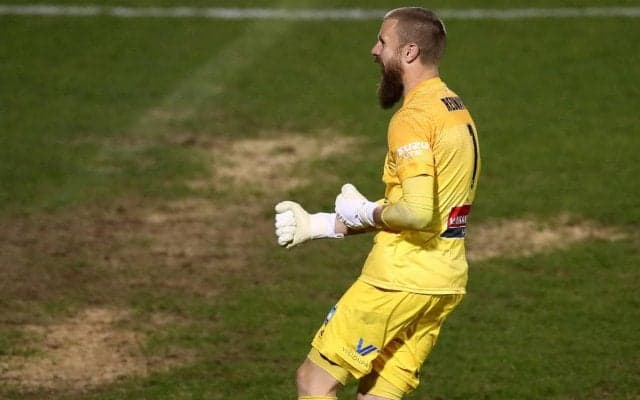 “踊るGK”が再び本領発揮！PKキッカーに“踊り”で挑発されるも4本中1本しか決められず