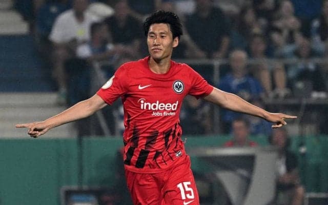 鎌田大地が今季初戦でボランチ起用も｢2ゴール発進｣！ ｢FWより決定力ある｣と話題の活躍で、伊藤達哉との日本人対決でフランクフルトの勝利に貢献！