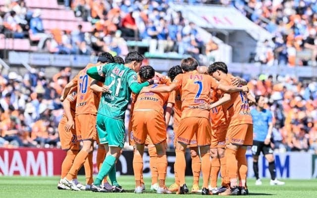 清水で初出場の乾貴士、対角線ロングフィードを「変態すぎる」”完璧トラップ”! SNSで「まじで痺れた」と話題に