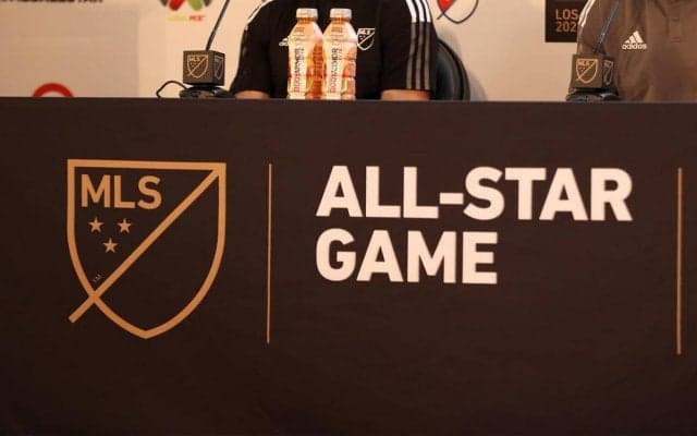 これは矢で射抜きたくなる！MLSのオールスター用ユニフォームが不評、胸スポンサーロゴに否定的意見「プロのキットに見えない」