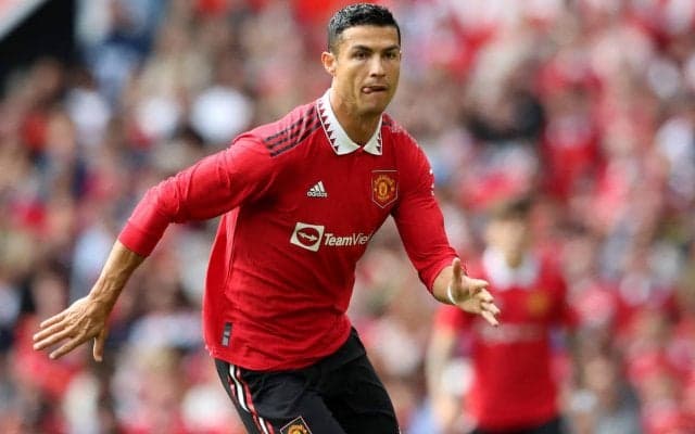 「真のプロフェッショナル」退団希望が噂されるC・ロナウド、シーズン開幕に向けた撮影にも満面の笑みで全力対応