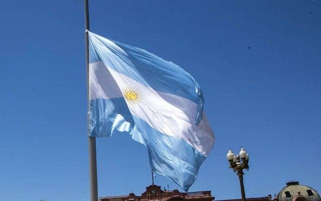 選手にラリアットされた南米サッカーの女性主審　衝撃を回顧「転んで何も覚えてない」