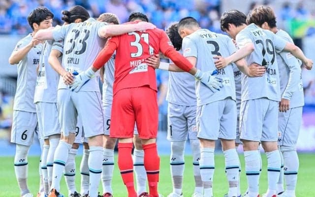 福岡の衝撃の交代策に「記念にスクショ撮った」「まじで生でみたかった」の声！「10番out、GKin」の社会状況を反映した逃げ切りカード！