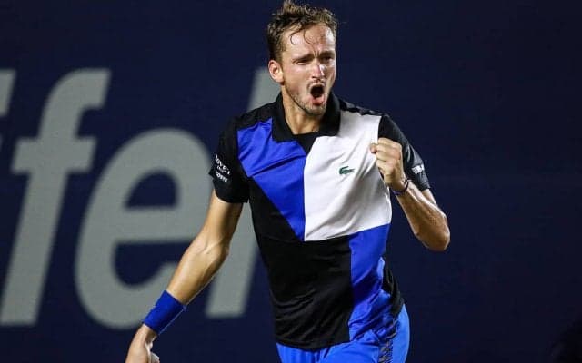 世界1位メドベデフがツアー通算250勝を達成「もっと増やせるように頑張るよ」。今季7度目の8強入り[ミフェル・オープン]