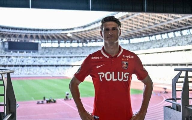 浦和FWユンカーが「深夜の飯テロ動画」公開も、「目回るやん」と「食べたくなった」のサポーターの困惑反応！ 衝撃の「アイス無数動画」