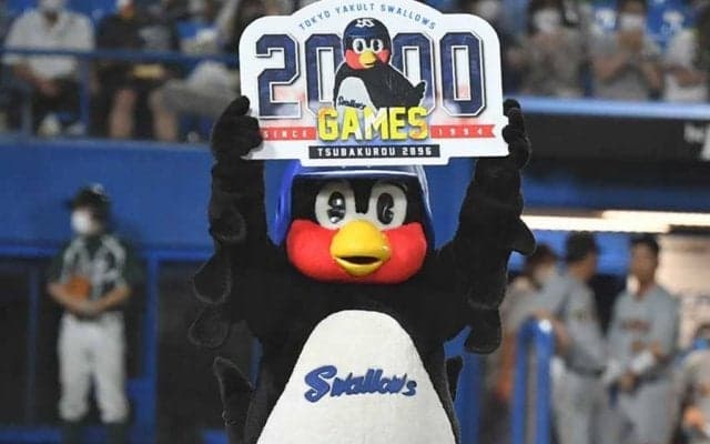 つば九郎が「史上1羽目」2000試合出場　コロナ感染＆雨天中止で2度“お預け”も達成