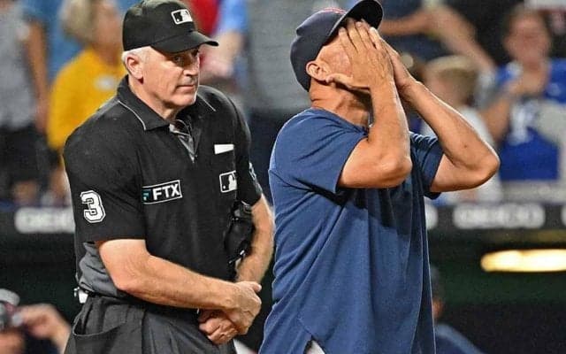 【MLB】えっ、なぜ？　球審の前で笑った後に退場、Rソックス監督が困惑「何が起きたのか」