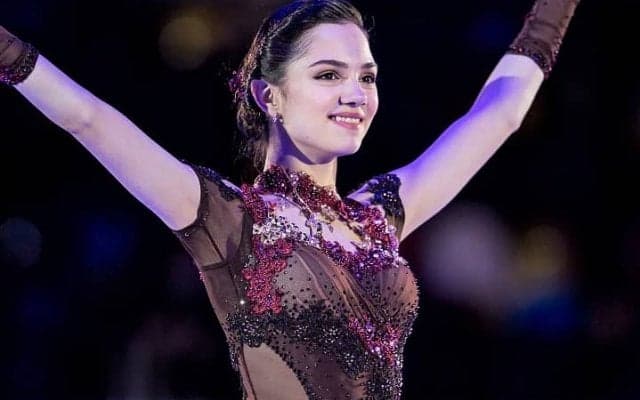 「うっとりするほど美しい 」メドベージェワ、全身ピンクのコスプレ姿が「素敵で可愛すぎる」と大反響！