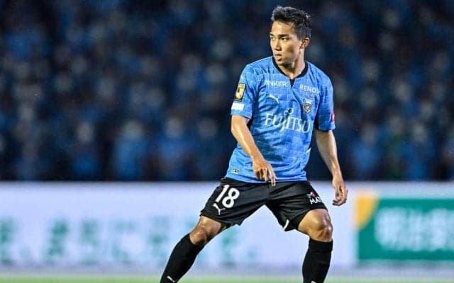 「久保さんの名言?」チャナティップ、人気サッカー漫画の「名言Tシャツ」を着て自撮り! 無邪気な笑顔に「かわいい」の声多数