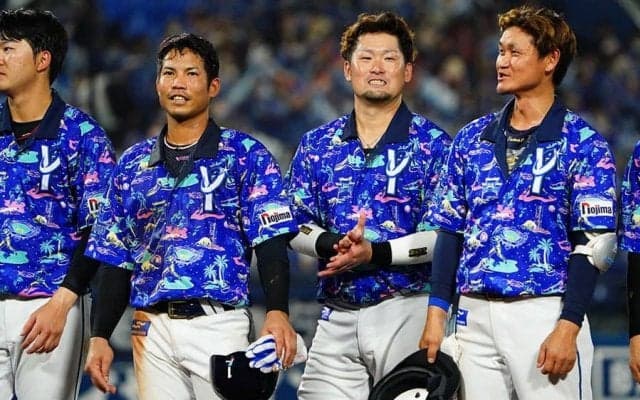 DeNA、史上初「襟付きユニ」が生まれた舞台裏　個性あふれる“選手の着こなし”にも注目