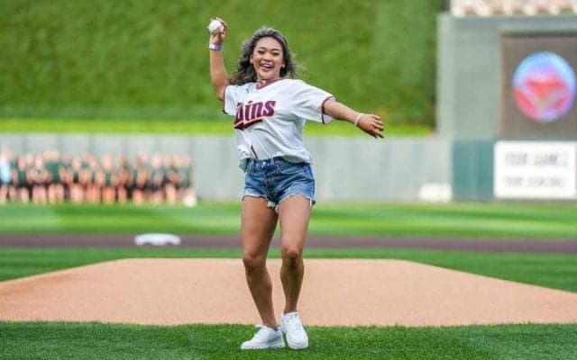 【MLB】「とても愛らしい」　華麗すぎる“アクロバティック始球式”は「今まで見た中で最高」