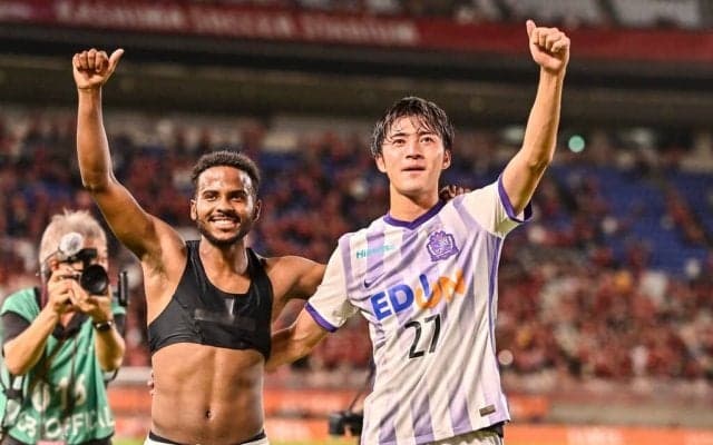 「エロい」「エグい」「完璧なデザイン」と、広島が鹿島から奪った2得点がどちらも話題に！ 上位対決を制した「驚異の美ゴール」