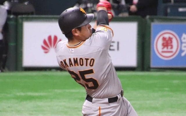 巨人、初回から丸＆岡本和の2者連発！　燕に一発攻勢、4連勝へ幸先良く先制
