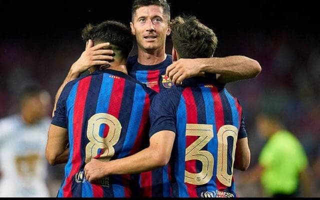 バルサがレヴァンドフスキ初弾などでダニ・アウベス加入プーマスに圧勝！　ラ・リーガ開幕へ弾み《ガンペール杯》