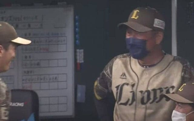 スモークで顔面消された「辻監督がどついてる」　“究極イジり”は「最高傑作」