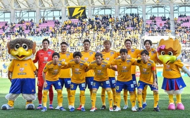 「完全移籍させる気満々だな」ベガルタ仙台のビジュアル公開にまさかの声続出！ 「震えるほどかっこいい…！」と話題も、視線は“期待のレンタル選手”に⁉