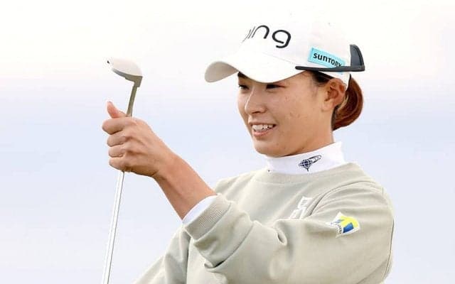 渋野日向子流の独特ルーティンに海外記者が関心　ファンは「私がこれやったら医者行き」