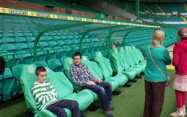 アメリカから輸入された発明品「ダグアウト」【W杯イヤーに「掘り下げる」スタジアムの「不可侵地域」ベンチの物語】(2)