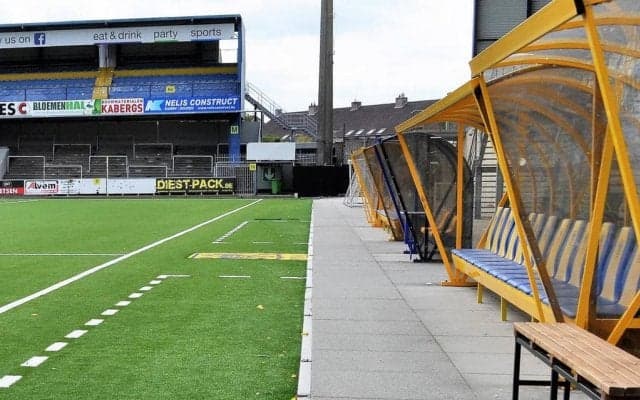 驚くほどに鈍かったJリーグの動きの裏にある理由【W杯イヤーに「掘り下げる」スタジアムの「不可侵地域」ベンチの物語】(1)