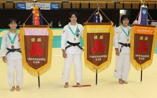 柔道女子団体は富士学苑が3年ぶりV　48kg級は近藤美月が連覇、新井心彩は隅返しで優勝【インターハイ柔道】