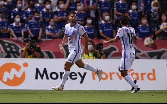 広島が10人の横浜FMに完勝！ 2戦合計5-2で8年ぶりの準決勝へ《ルヴァンカップ》