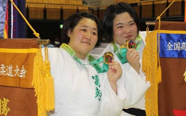 亡き母と叔父に感謝の全国V　朝5時から階段2000段登った川崎愛乃「恩返しできたかな」【インターハイ柔道】