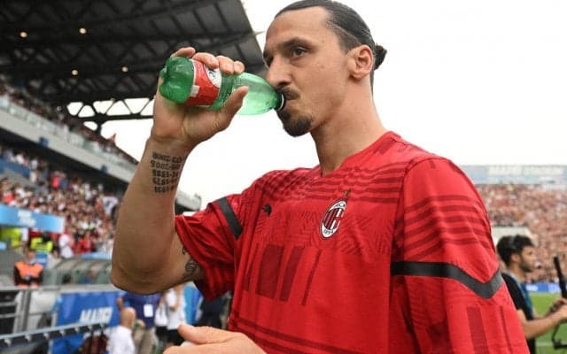 「信じられない」ヒザ手術から11週間…40歳イブラヒモビッチが披露した脚にザワつく「これが神だ」