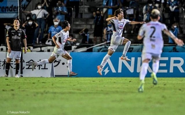 「ここに混ざりたかった」「超感動大作」C大阪の「試合終了の瞬間ノーカット動画」に賞賛＆感動のコメント続々！ クラブカメラが劇的展開後を捉えていた