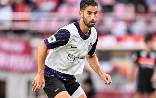 広島ベスト4の裏に「美人すぎる”勝利の女神”」観戦！ 「ズルすぎだろ」の声出た人気グラドルのユニ来場姿