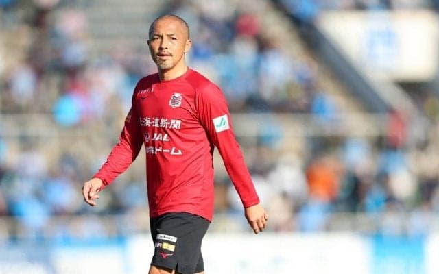 「時空歪んでない？」「ほんとに地球？」小野伸二の「神＆謎トラップ」に疑問の声が噴出！ クラブも「これは…どういうことですか？」と投げかける衝撃のボールコントロール