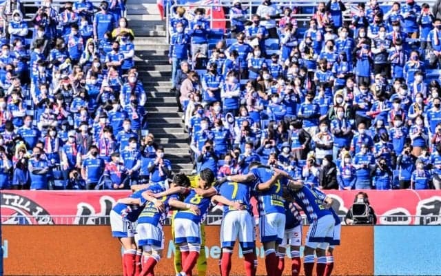 横浜FMの新加入ブラジル人FWの「チーム合流動画」が公開！「太ももエグない？」「凄い身体」と話題の“深夜のお披露目映像”