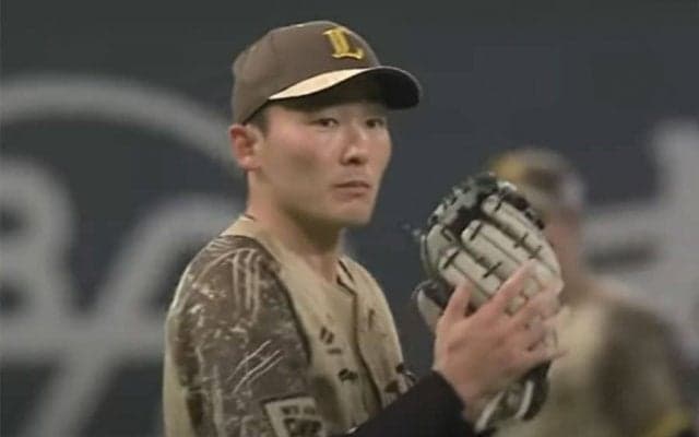 「源田さん投げるまで速すぎる」　解説もうなった“たまらん”超速送球が「最高」